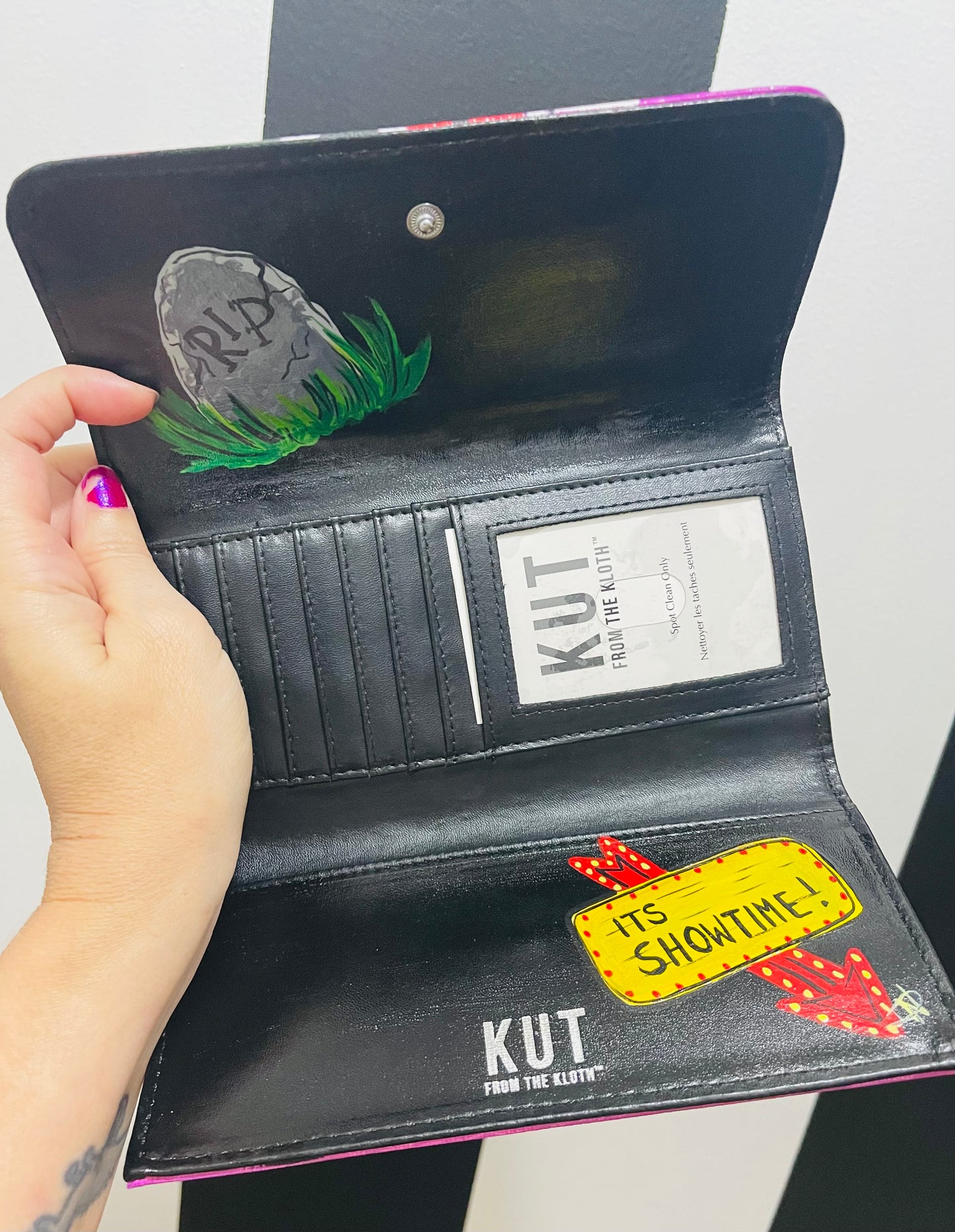 It’s Showtime Wallet