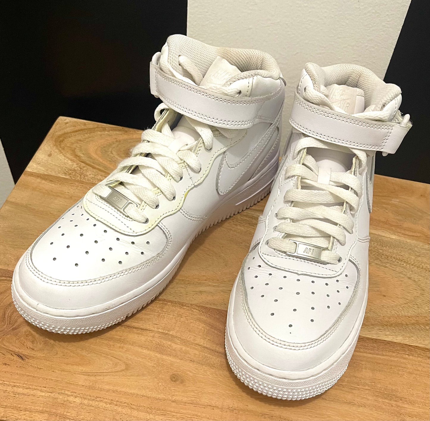 Nike Air Force 1 Mid LE- 7Y or Women’s 8.5