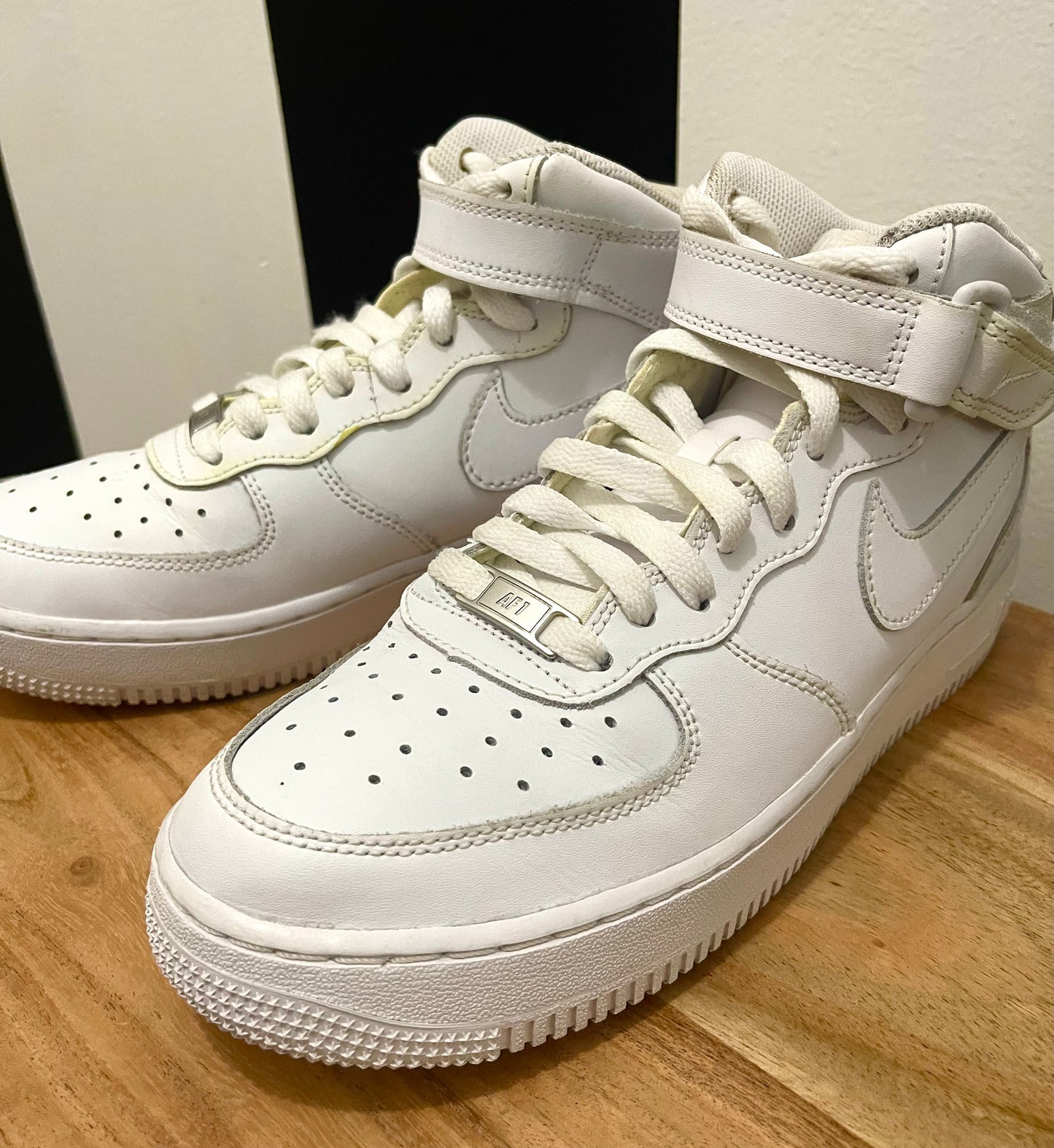 Nike Air Force 1 Mid LE- 7Y or Women’s 8.5